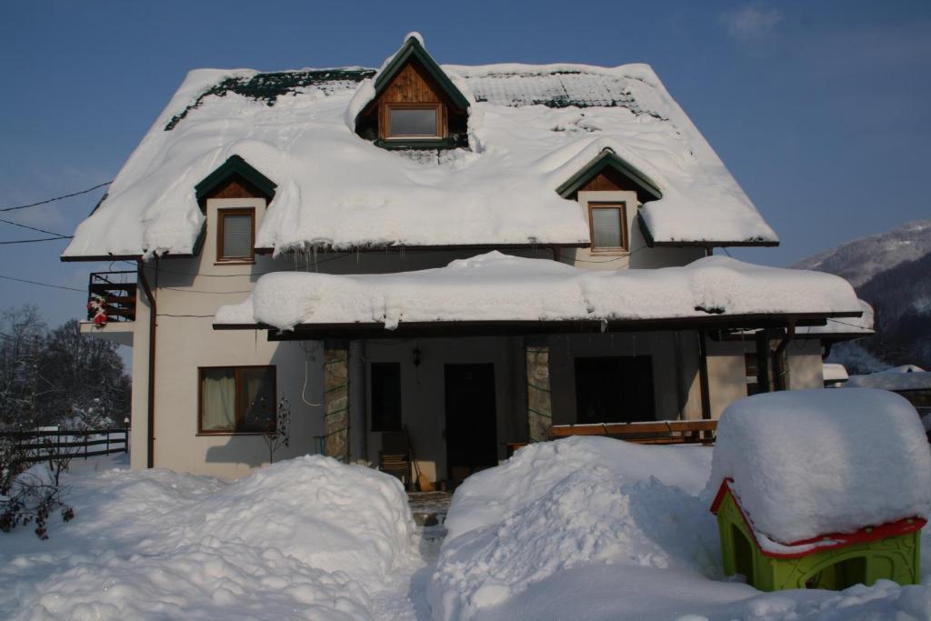 Отель Vila Sucu Пояна-Мэрулуй Экстерьер фото