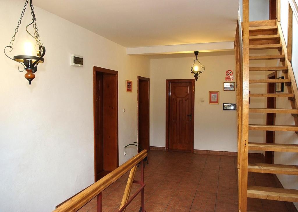 Отель Vila Sucu Пояна-Мэрулуй Экстерьер фото